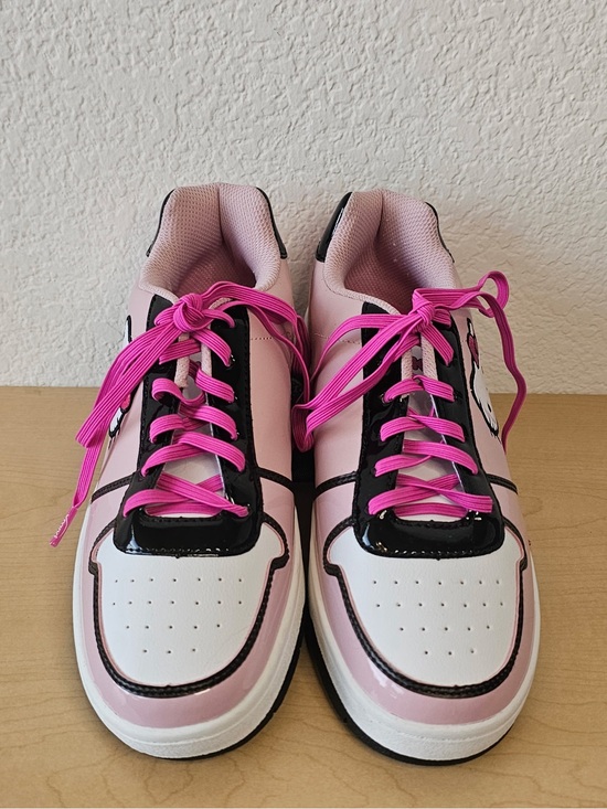 Hello Kitty Shoes - Stylish Pink Women's Lace-Up Hello Kitty Sneakers